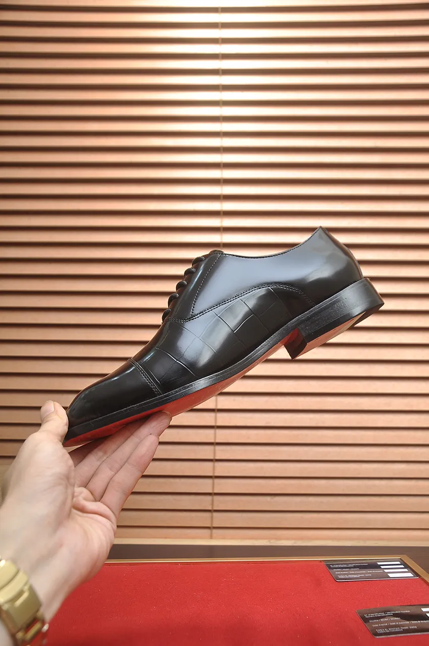 Men's shoes 💰620💶 [Chrstian Loubotin] Red-soled shoes 💋Original mold opening, the highest version on the market, purely handmade ➕Imported cowhide uppers, first-layer water-dyed cowhide lining! Original EU high-gloss outsole. 38 to 45 (45 customized)